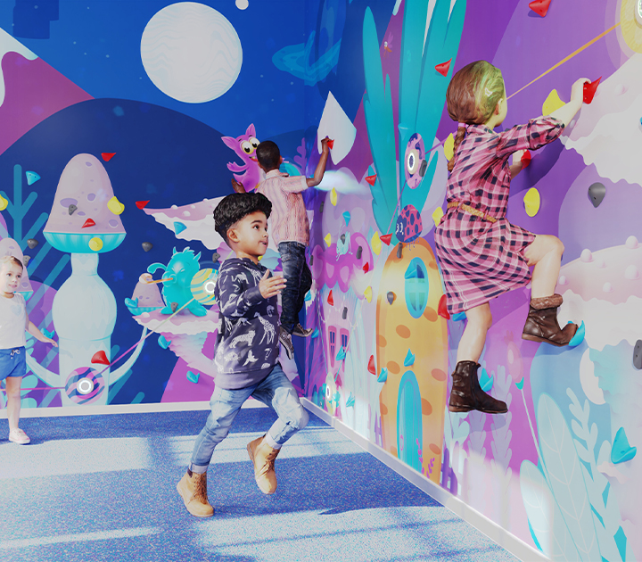 IKC interactieve speelmuur Activity Wall Parcours met ruimte thema en ingebouwde klimmuur met klimgrepen voor kinderen