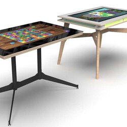 De familievriendelijke interactieve speel tafel met meerdere spellen voor ouderwetse gezelligheid